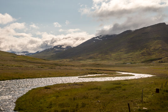 Bild: Fluss Ólafsfjarðará an der Straße 82 über die Lágheiði