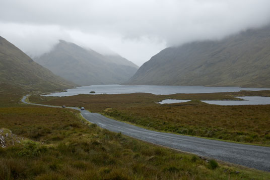 Doo Lake mit den Mweelrea Mountains