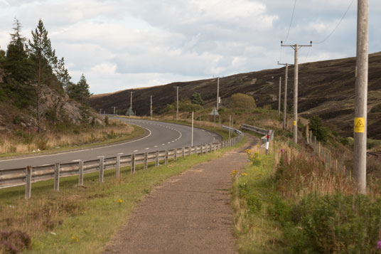 EV1 an der A9 in der Nähe des Loch Garry