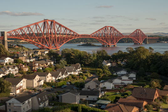 Forth Bridge über den Firth of Forth bei Edinburgh