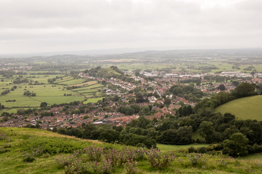 Blick vom Glastonbury Tor nach Westen auf Glastonbury