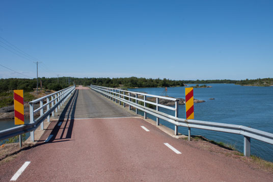 Straße zur Insel Päholm, Finnland