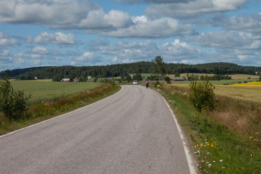 Straße 2351 vor Painio, Finnland