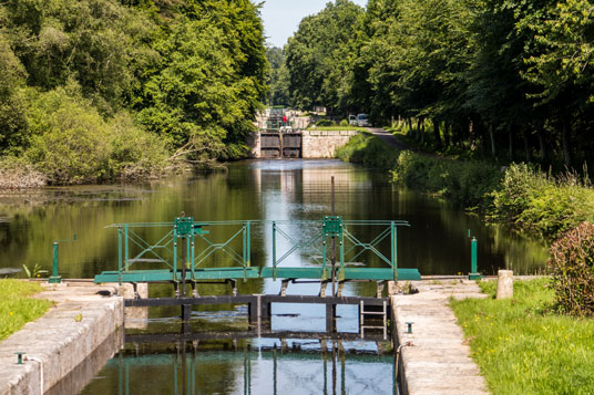 Schleusenkette am Canal de Nantes à Brest bei La Butte du Bourg