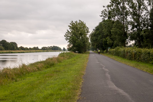 Eurovelo 1 am Canal de la Martinière