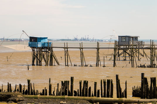 Blick über die Loire auf den Hafen von Saint-Nazaire