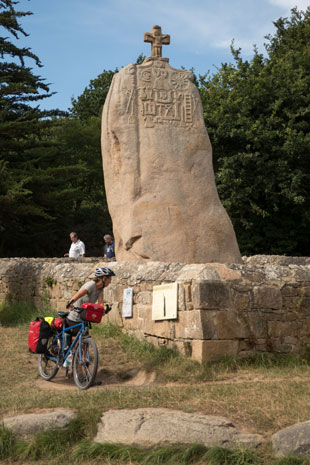 Menhir de Saint-Uzec