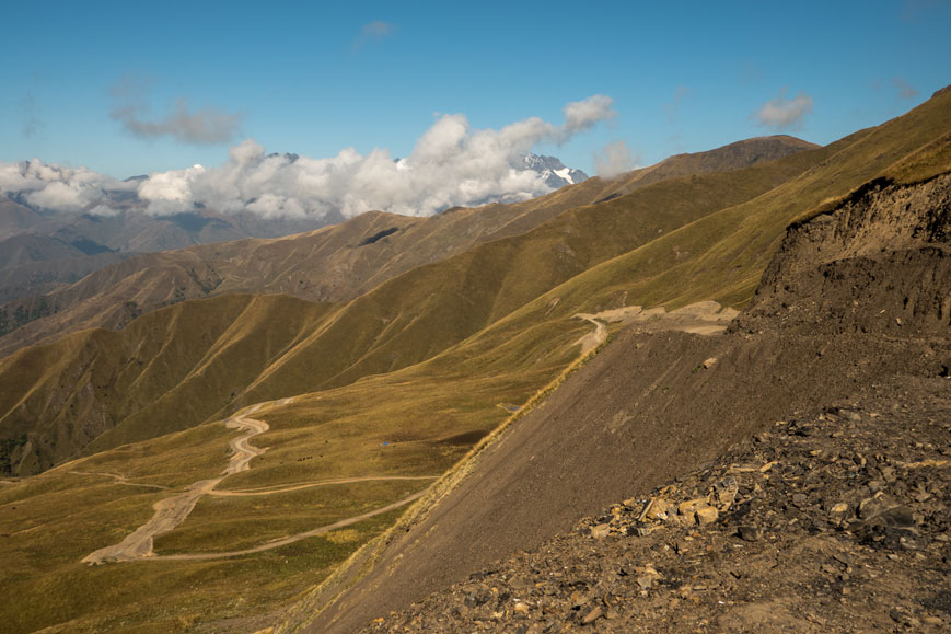 Nordflanke der Straße nach Shatili über den Datwisdschwari- Pass (Bärenkreuzpass)