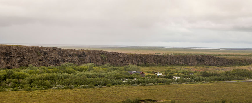 Bild: Camping Ásbyrgi am Fuße des Eyjan