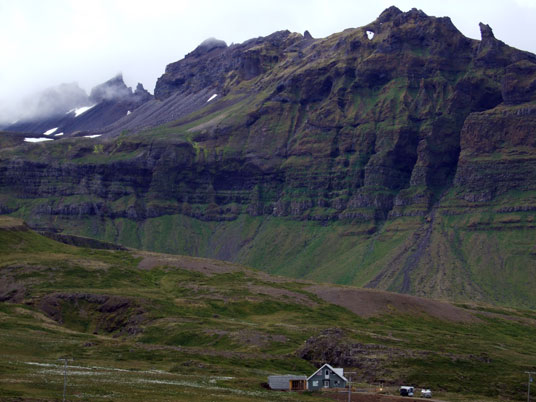 Steile Berge bei Grundarfjördur