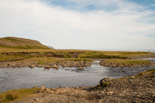 Furt hinter dem Bauernhof am Ófeigsfjörður