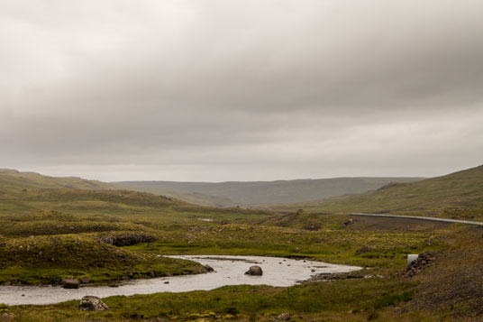 Ringstraße 1 in der Holtajörðuheiði, ca. 30 km südlich von Bru