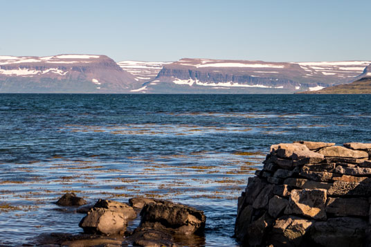Blick vom Skötufjörður über den Isafjarðardjúp