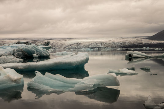 Jökulsárlón mit dem Breiðamerkurjökull im Hintergrund