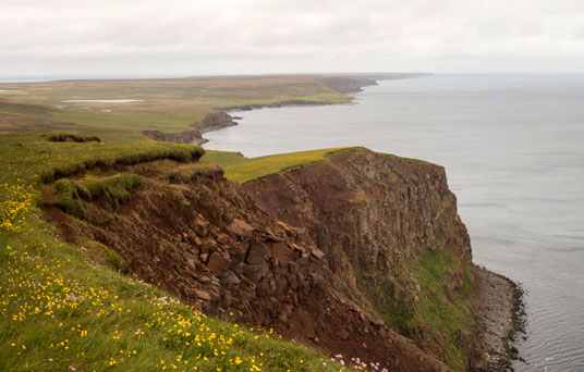 Bild: Blick von Skálar in Richtung Kap Fontur, der östlichen Spitze der Halbinsel