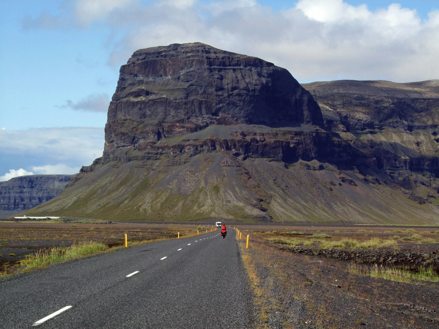 Ringstraße beim Lómagnúpur