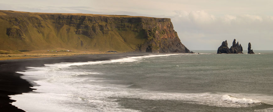 Blick vom Dyrhólaey auf Reynisfjára