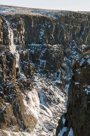 Bild: Schlucht mit dem Fluss Jökulsá i Fljótsdal