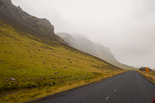 Ringstraße zwischen Seljalandsfoss und Skogafoss