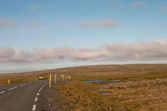 Straße 61 bei der Passhöhe 439 Meter in der Steingrimsfjarðarheiði