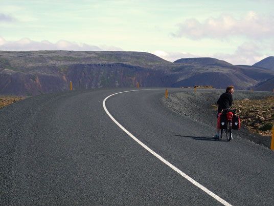 130 Meter hoher Pass der Straße 427 östlich von Grindavik