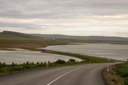 Straße 85 am Nipslön nördlich von Vopnafjörður