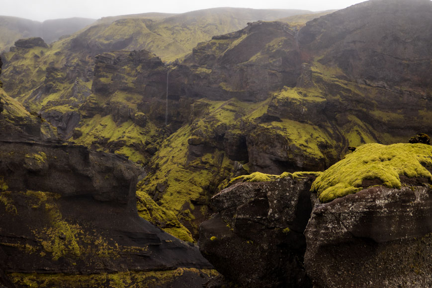 Blick von der Rundwanderung zum Kötlujökull in die Schlucht Þakgil