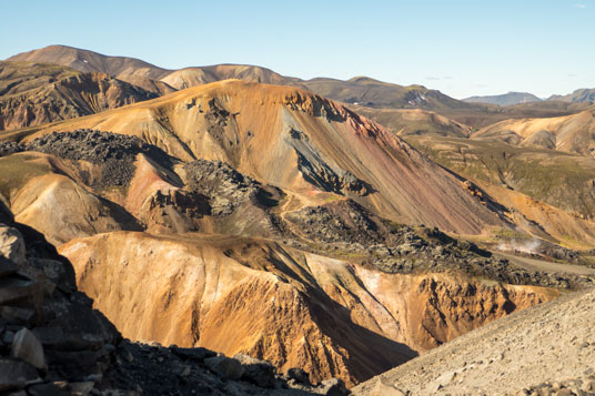 Blick während Wanderung auf den Bláhnúkur