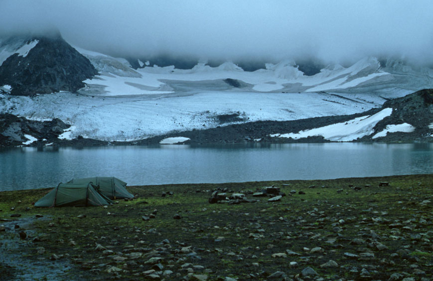 nedre Leidungstjørnet mit Gletscher Leirungsjønninn