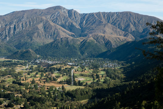 Blick von der Crown Range Road auf Arrowtown