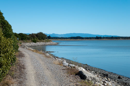 Great Taste Trail am Waimea Inlet westlich von Richmond