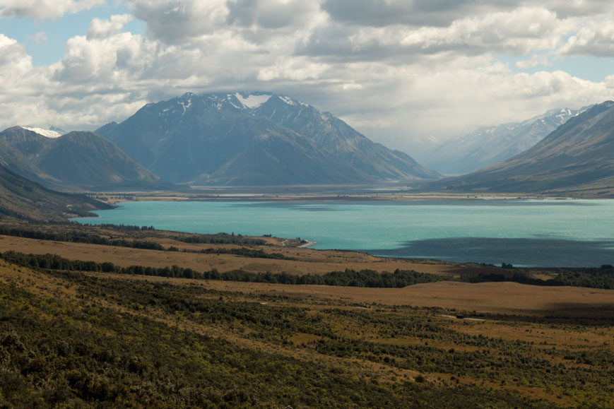 Lake Ohau mit der Naumann Range