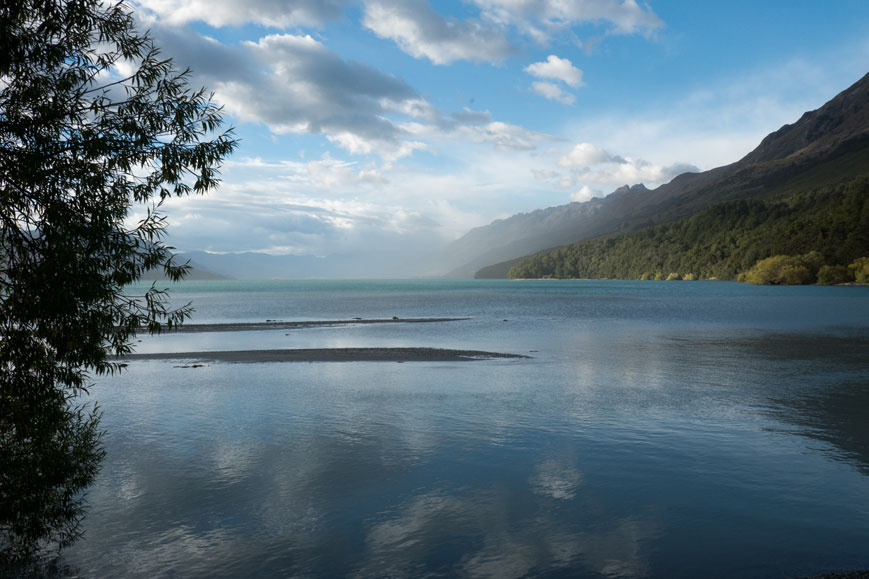 Blick vom Kinloch Campsite in Richtung Süden über den Lake Wakatipu