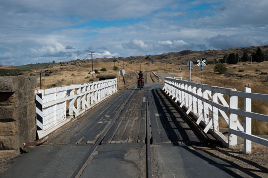 Pukerangi Road und Taeri Railway