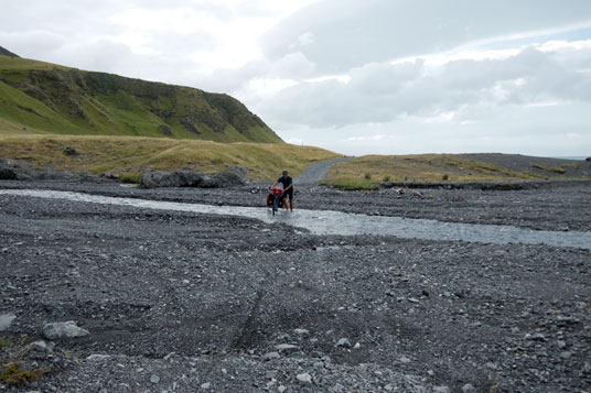 Rimutaka Cycle Way quert den Mukamuka Stream