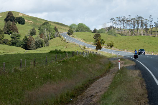 SH10 nördlich des Whangaroa Harbour