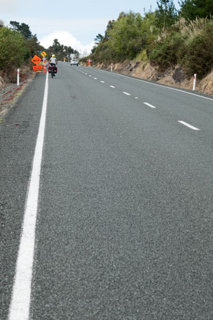 Auf dem SH16 fünf Kilometer südlich von Wellsford