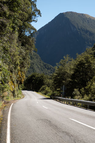 SH6 nördlich des Haast Passes