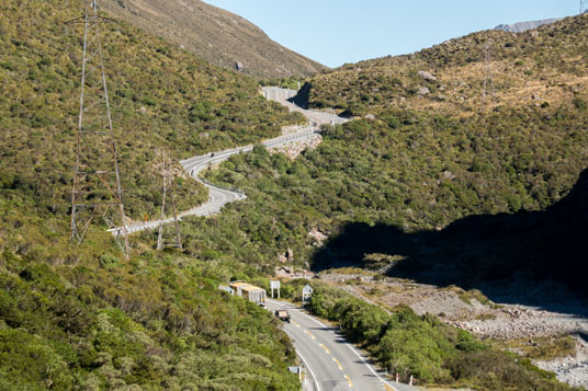 SH73 auf der Nordseite von Arthur's Pass kurz vor der Passhöhe