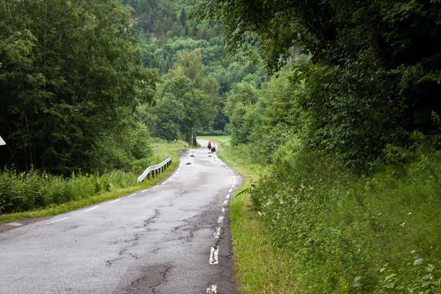 Nebenstraße 3048 auf der östlichen Seite des Numedalen kurz vor Erreichen der Straße 306