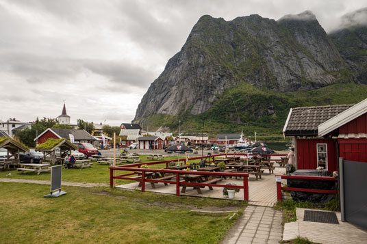 Bild: Reine mit dem Aussichtsberg Reinebringen