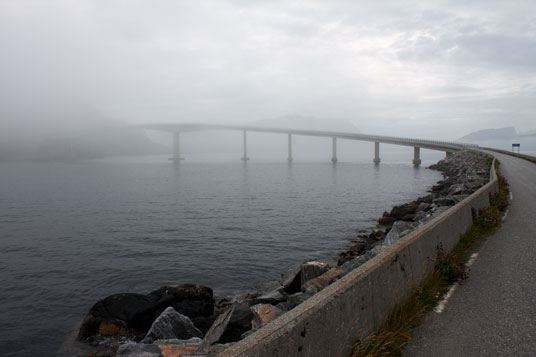 Straße nach Runde, Norwegen