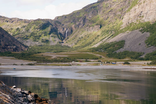 Rastplatz in der  Bucht Skarvbergvika bei Kilometer 31 nach Olderfjord, Norwegen