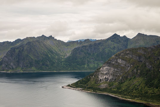 Bild: Straße 862 zwischen Steinfjord und Ersfjord (Blick vom Husfjellet)