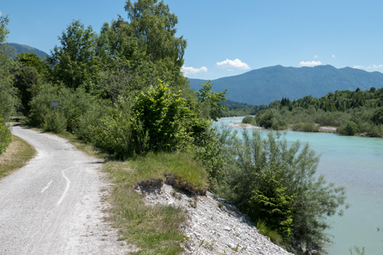 Radweg München-Venedig an der Isar südlich von Lenggries, 73 km ab München