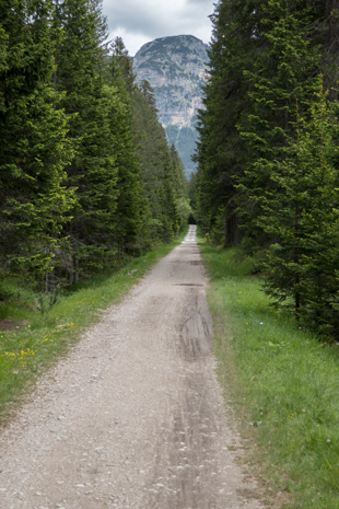 Bahnradweg "Langer Weg der Dolomiten" südl. des Passes Cimabanche, 339,7 km ab München