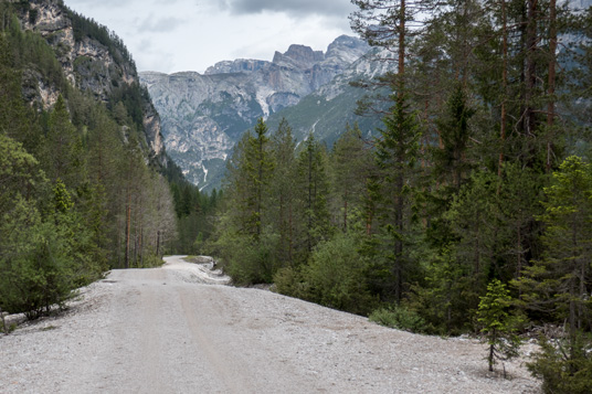 Bahnradweg "Langer Weg der Dolomiten" nördl. des Passes Cimabanche, 334 km ab München