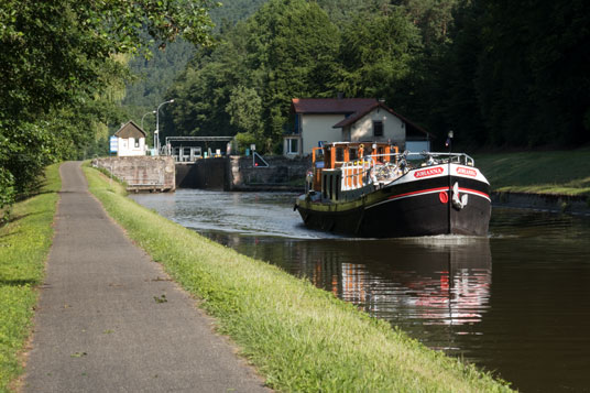 Paneuropa-Radweg am Canal de la Marne au Rhin östlich von Lutzelbourg
