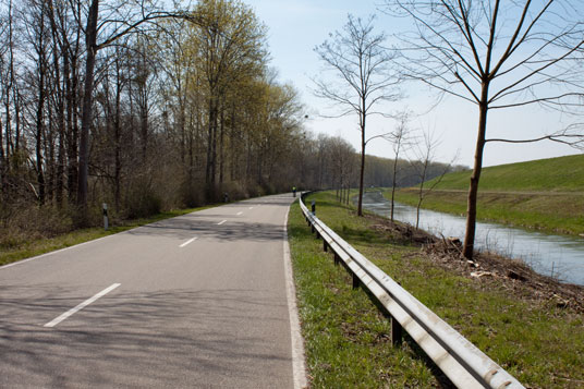 Paneuropa-Radweg auf der K3758