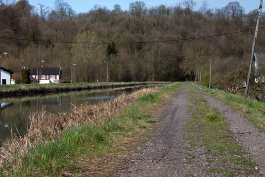 Paneuropa-Radweg am Canal de la Marne au Rhin nördlich von Bar-le-Duc, Frankreich
